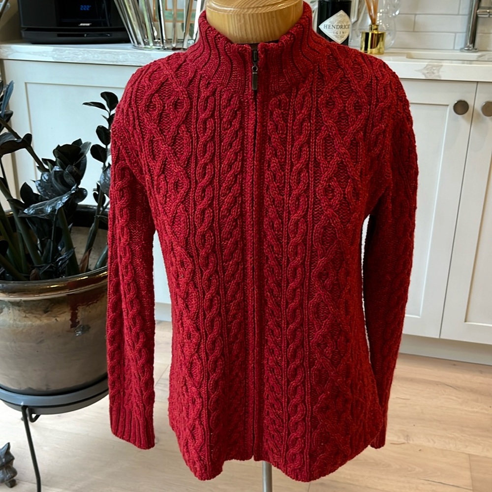 VGUC Inis Crafts 100% merino wool Irish cable knit brick red zip front sweater